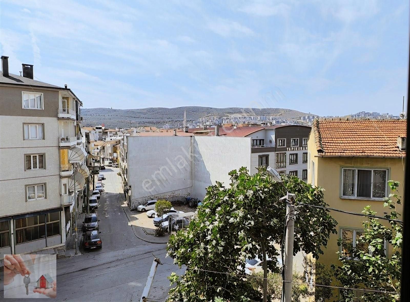 Gemlik,osmaniye Mah.ahmetsüren Meydanı Arakat 3+1 Kiralık - Görsel 3