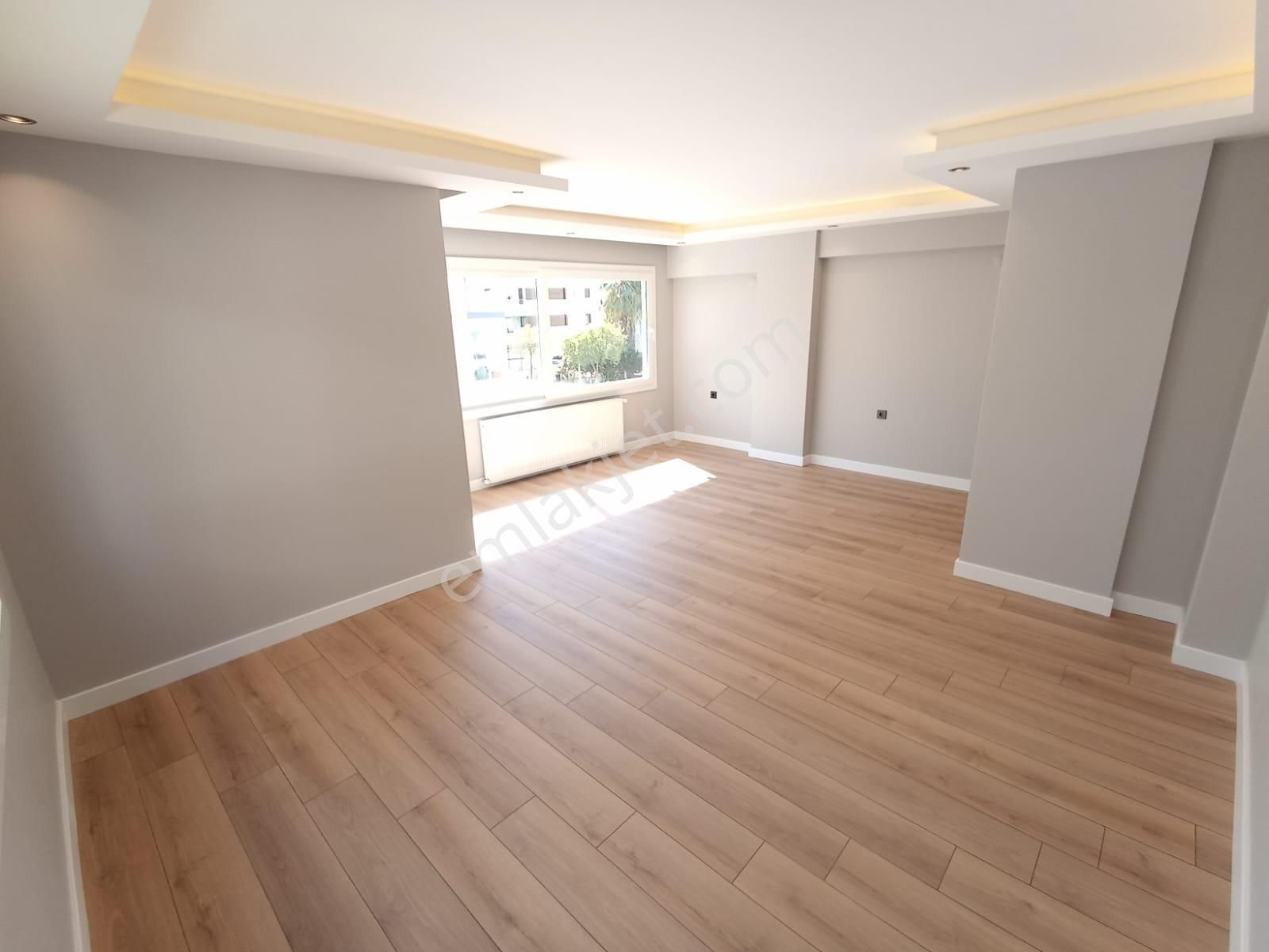 Karşıyaka Bostanlı Sahile Çok Yakın Tadilatlı 3+1 Daire N-22 - Görsel 3