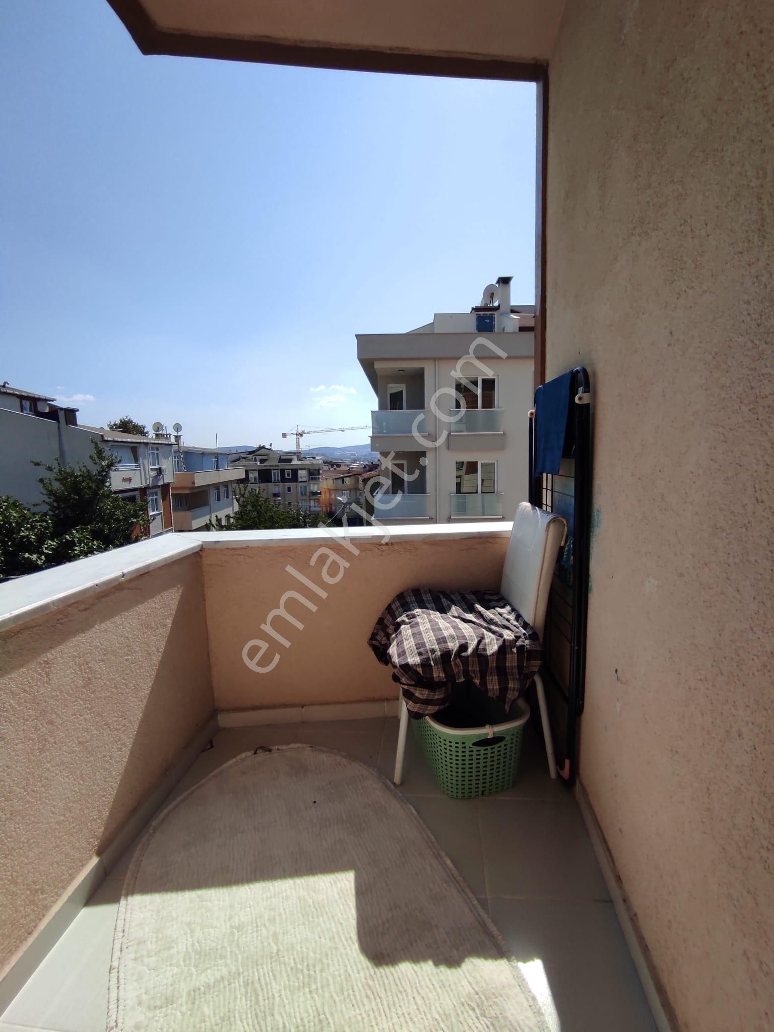 Merve Mahallesinde Köşe Bina 3. Kat Çift Balkonlu Satılık - Görsel 8