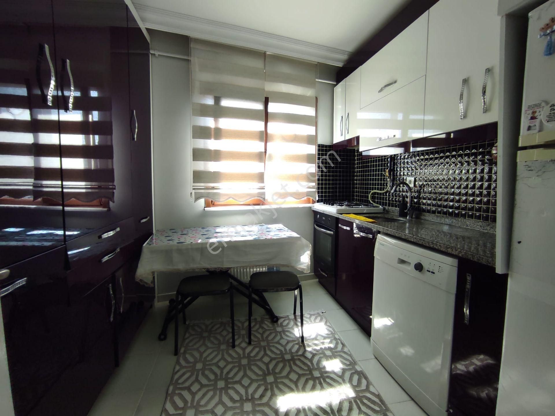 Merve Mahallesinde Köşe Bina 3. Kat Çift Balkonlu Satılık - Görsel 9