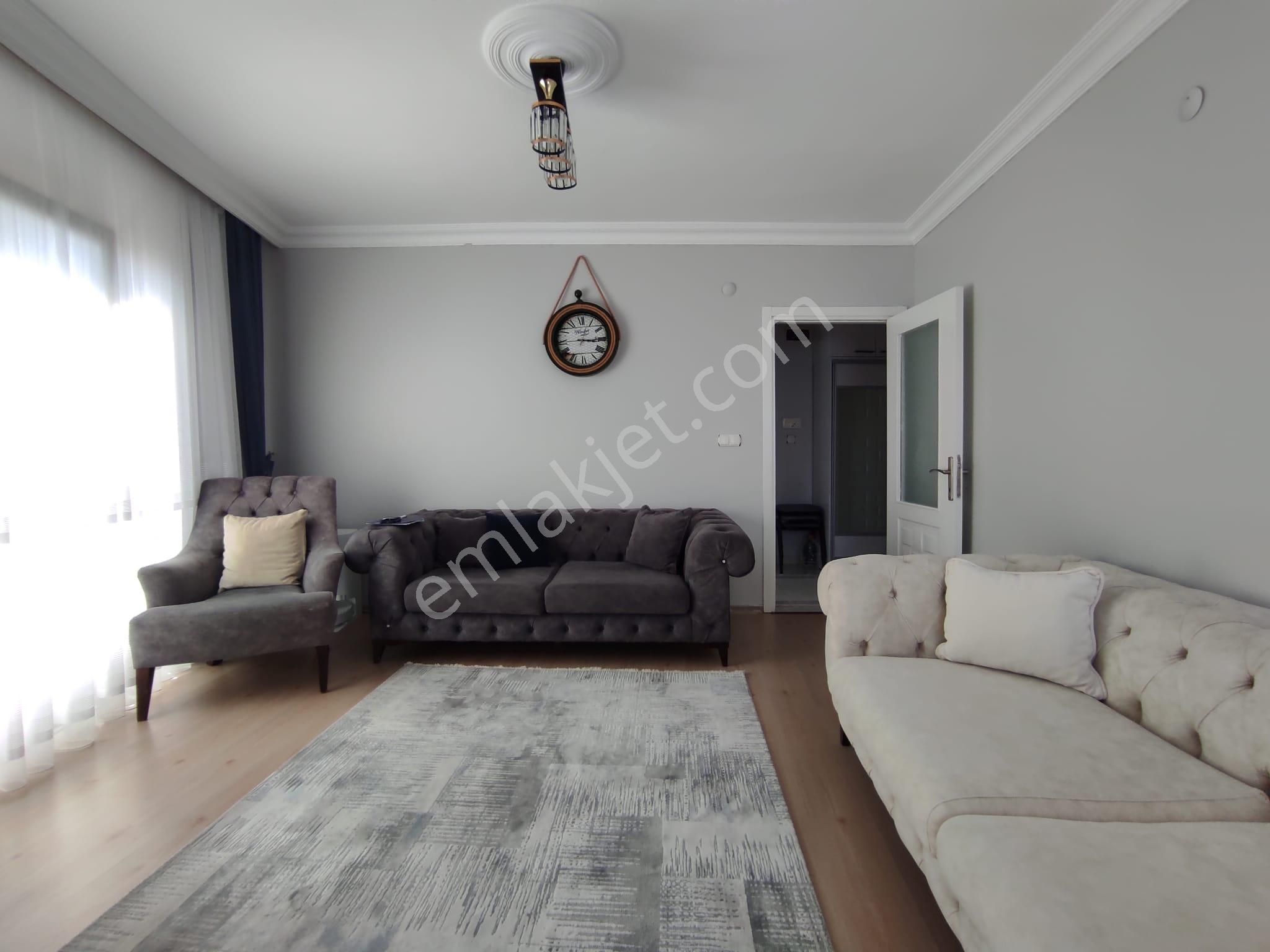 Merve Mahallesinde Köşe Bina 3. Kat Çift Balkonlu Satılık - Görsel 4