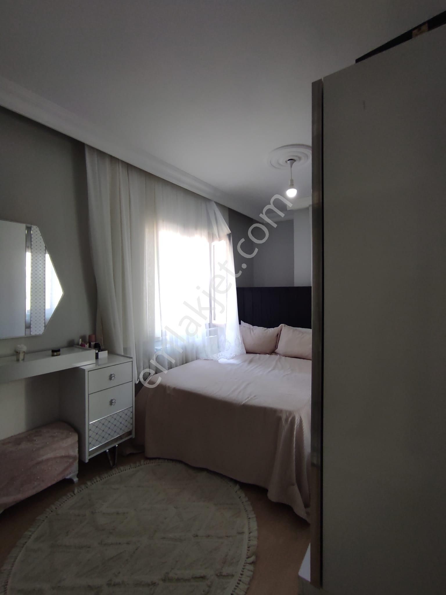 Merve Mahallesinde Köşe Bina 3. Kat Çift Balkonlu Satılık - Görsel 23