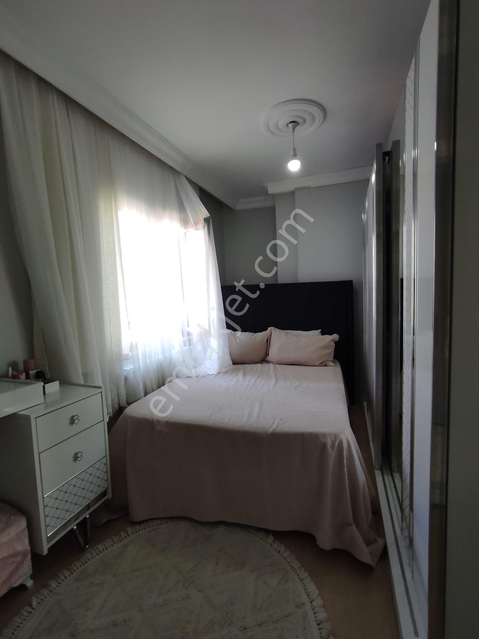 Merve Mahallesinde Köşe Bina 3. Kat Çift Balkonlu Satılık - Görsel 24