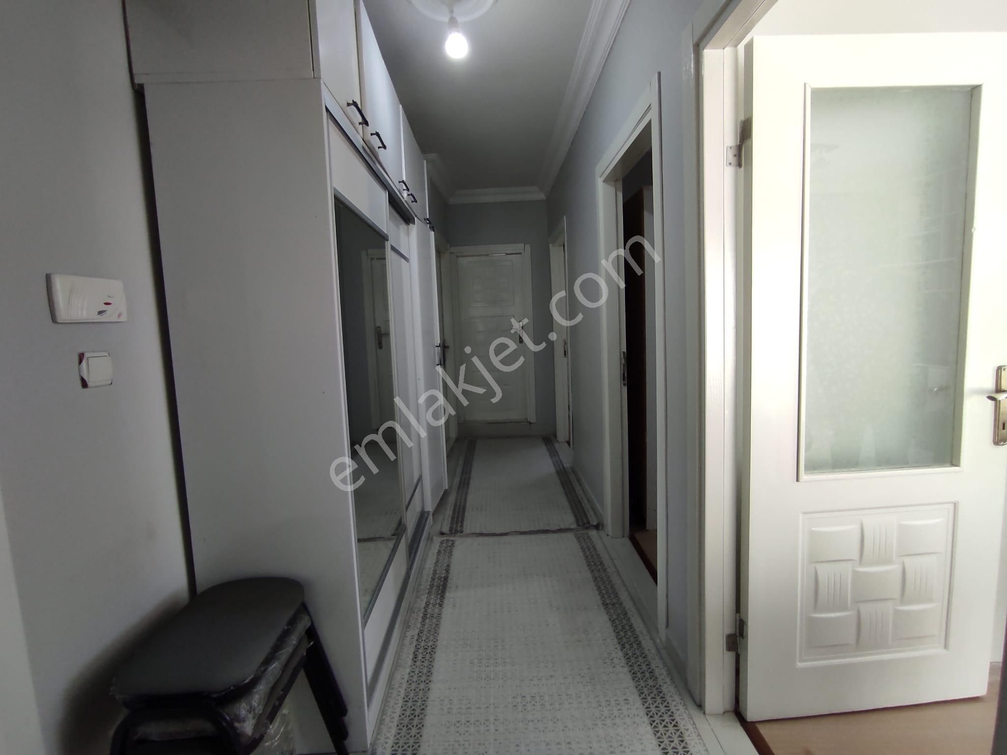 Merve Mahallesinde Köşe Bina 3. Kat Çift Balkonlu Satılık - Görsel 13