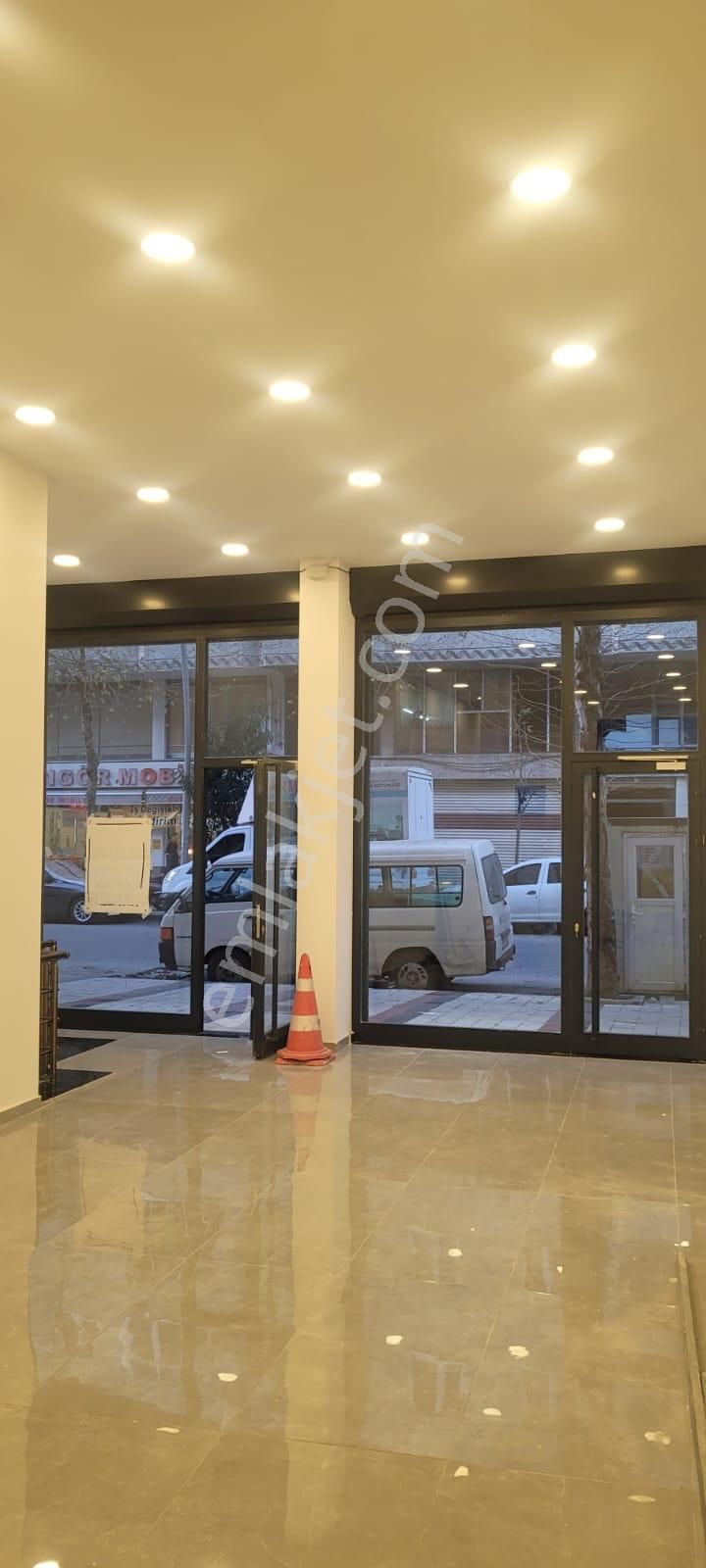 Uğur Mumcu N Caddesi'nde Eşsiz Satılık Depolu Dükkan! - Görsel 24