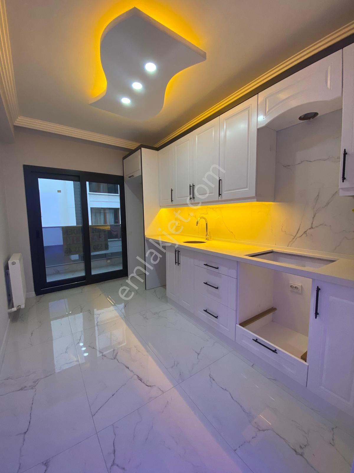 Yeni Mahalle Mahallesi Çatı Dubleks 5+1 250m2 5 Katlının Çatı Dubleksi