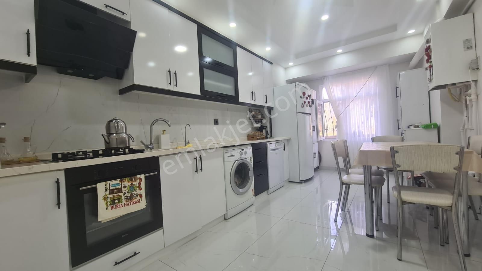 Karapürçek'te Diş Has. Yakınında Asansörlü Full Yapılı 3+1 Satılık Daire !!