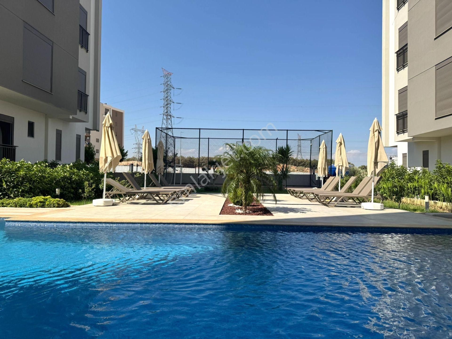 Fevziçakmakda Tramvay Yakını Otopark+havuzlu Ebeveyn Banyolu 3+1 Kat Seçenekli Daireler - Görsel 2