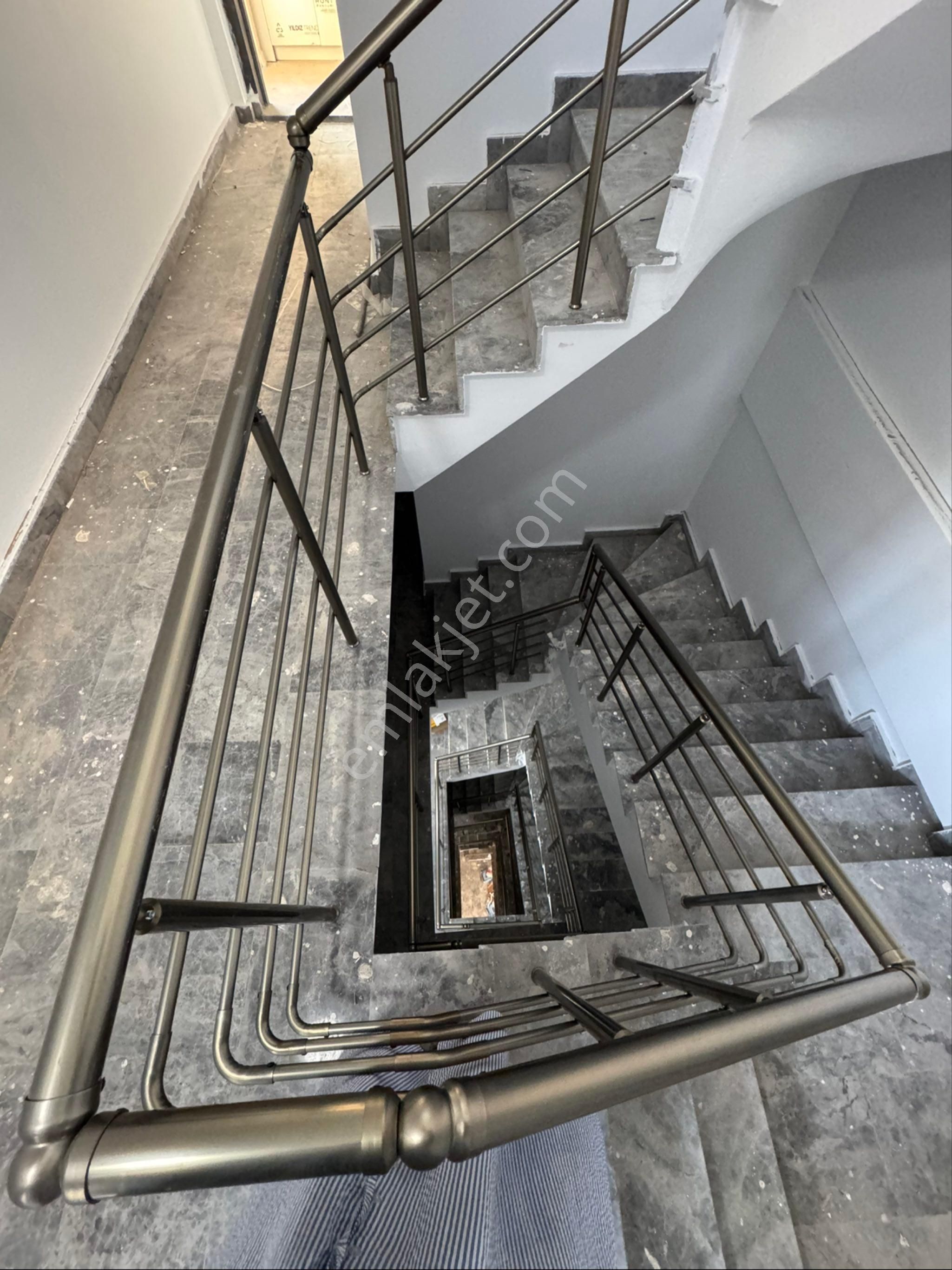 Finike Sahilde Ful Deniz Manzaralı Geniş Teraslı 1+1 Satılık Daire - Görsel 6