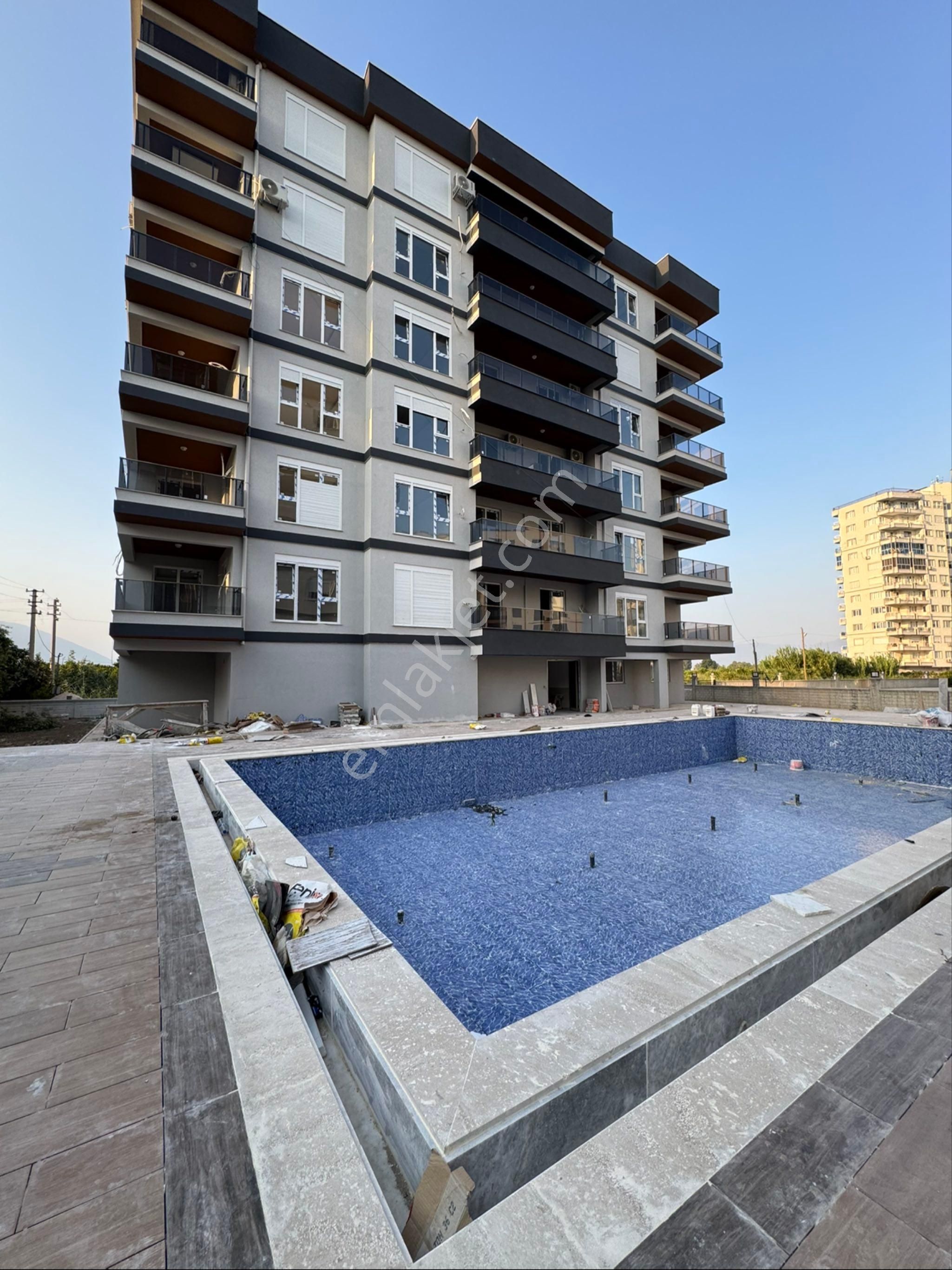 Finike Sahilde Ful Deniz Manzaralı Geniş Teraslı 1+1 Satılık Daire - Görsel 2