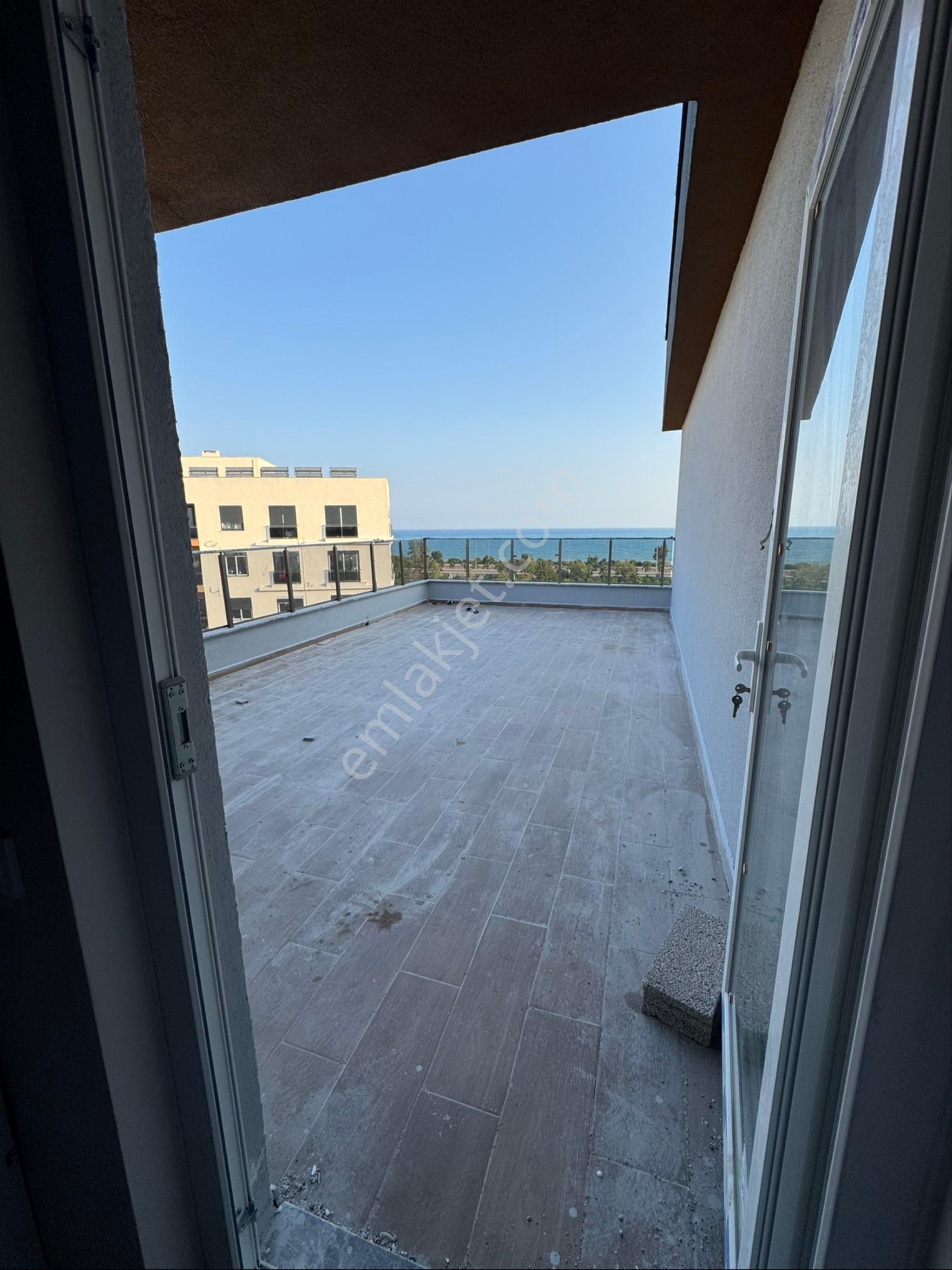 Finike Sahilde Ful Deniz Manzaralı Geniş Teraslı 1+1 Satılık Daire - Görsel 18
