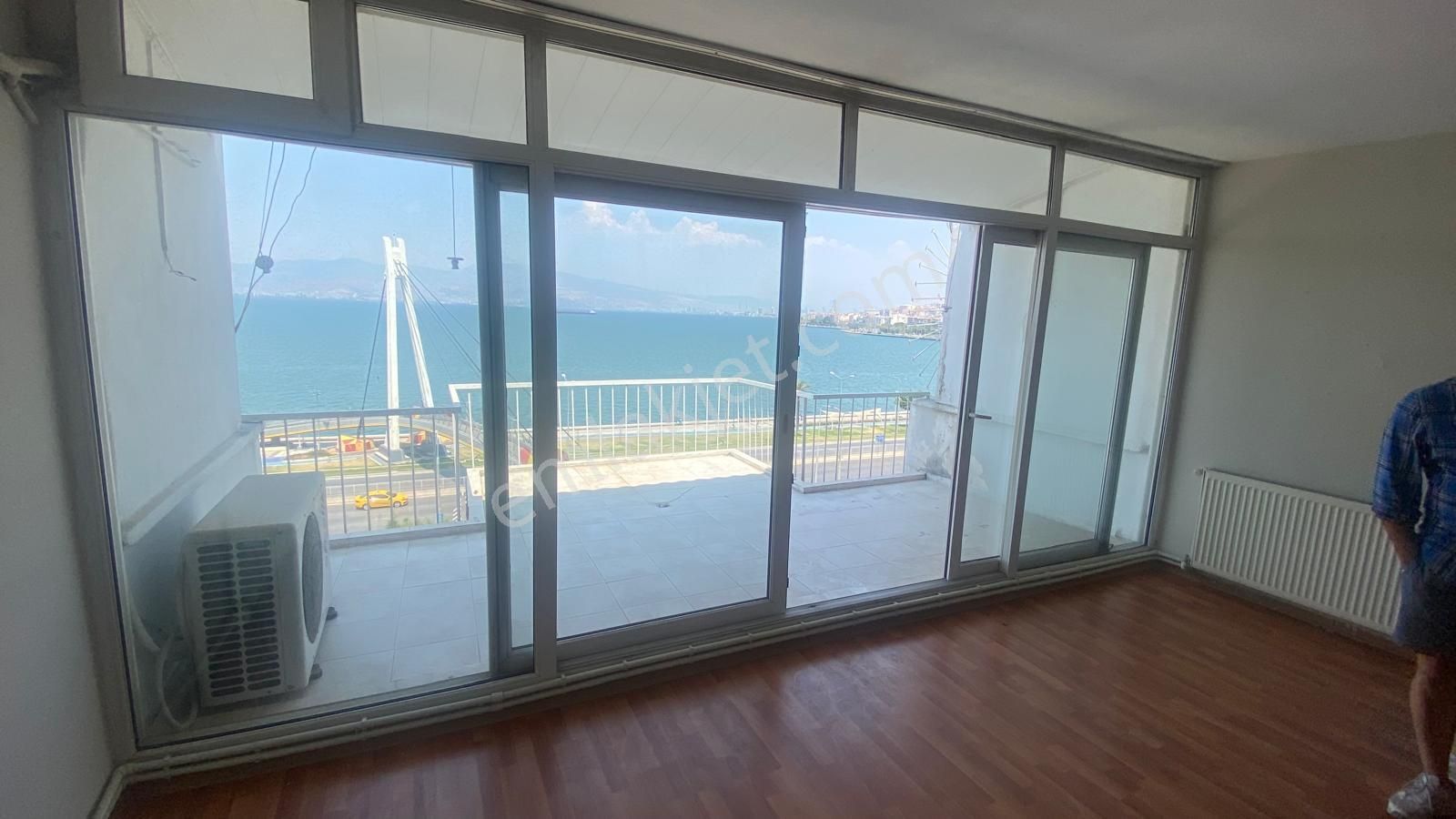 Güzelyalıda Merkezi Yerde Park Ve Deniz Manzaralı Yalı Dairesi Kapalı Teraslı