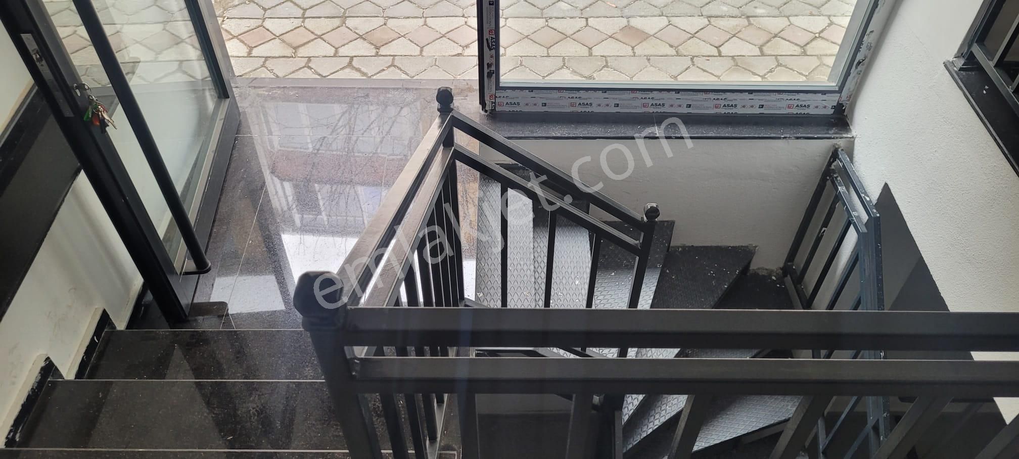 Uğur Mumcu Mahallesi'nde Yeni Binada, Satılık Geniş Depolu Dükkan! - Görsel 4