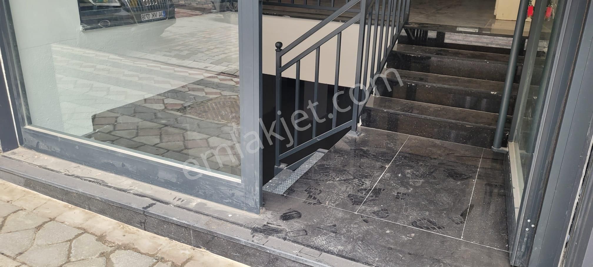 Uğur Mumcu Mahallesi'nde Yeni Binada, Satılık Geniş Depolu Dükkan! - Görsel 2