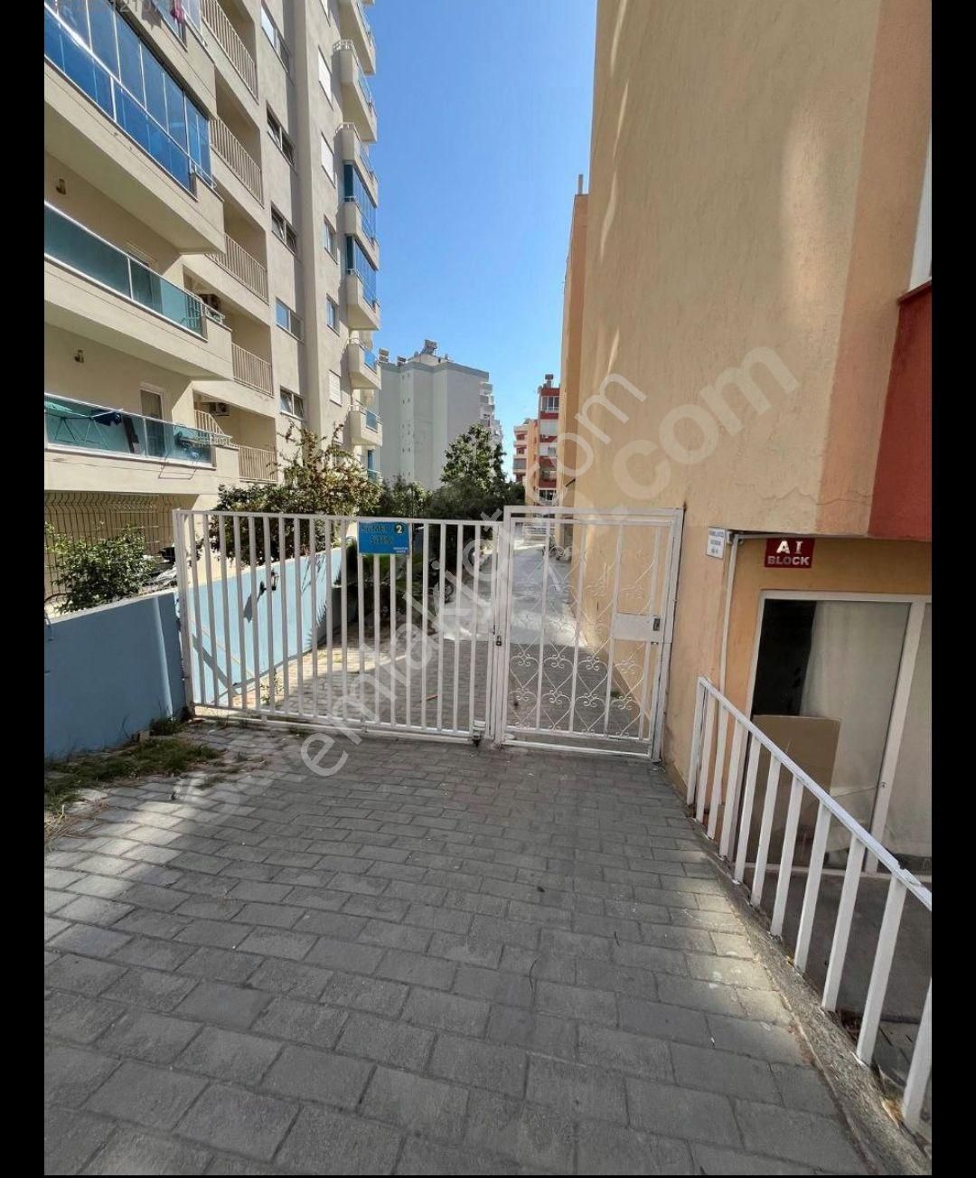 Denize 300 M, Havuzlu Site İçinde 2+1 Satılık Daire - Görsel 3