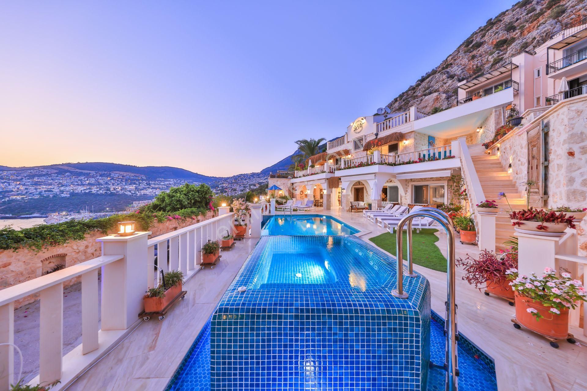 Kalkan Komurlukte Eşsiz Manzaralı Lüks Villa – Yatırım Fırsatı - Görsel 18