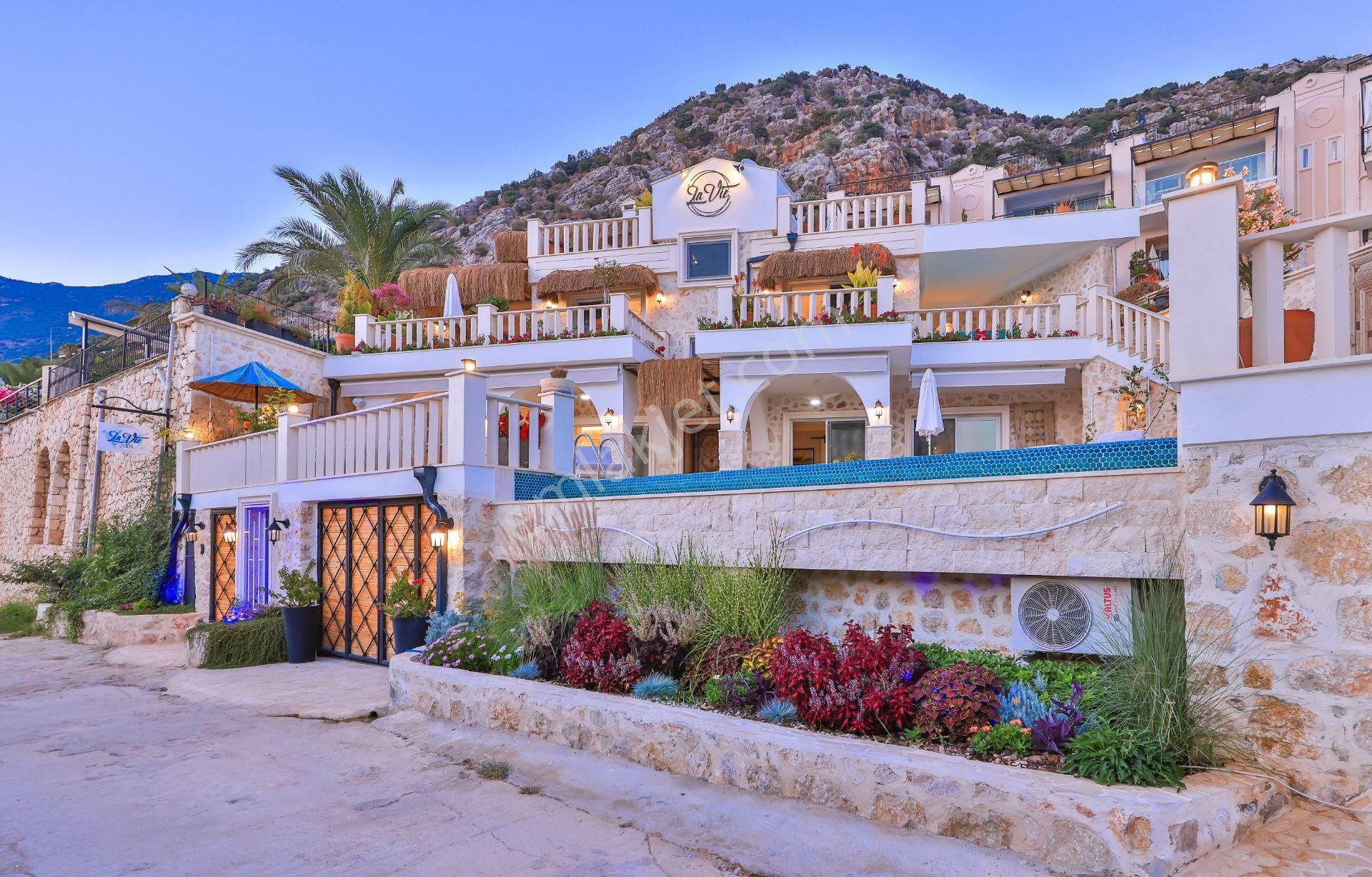 Kalkan Komurlukte Eşsiz Manzaralı Lüks Villa – Yatırım Fırsatı - Görsel 16