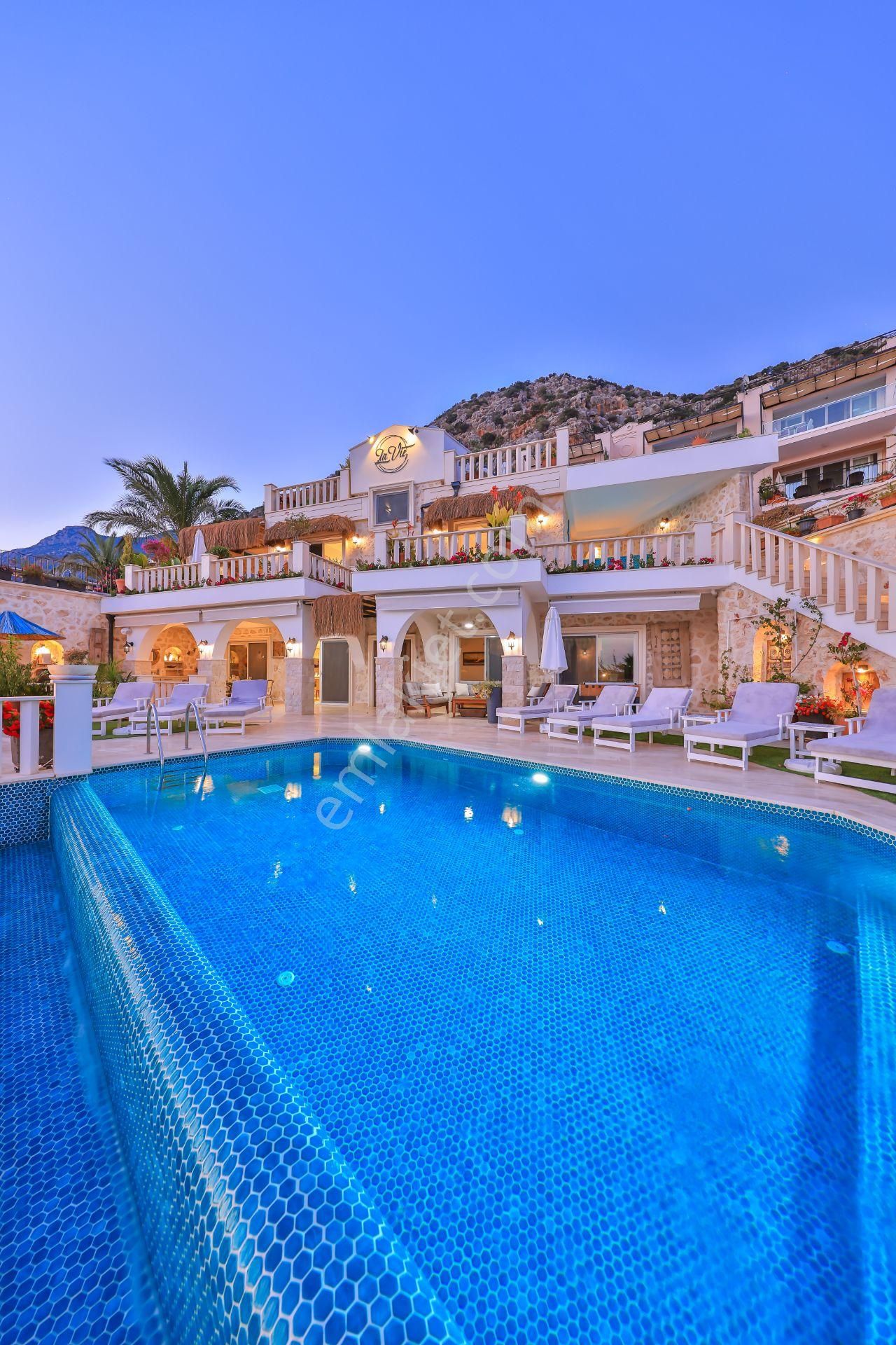 Kalkan Komurlukte Eşsiz Manzaralı Lüks Villa – Yatırım Fırsatı - Görsel 19