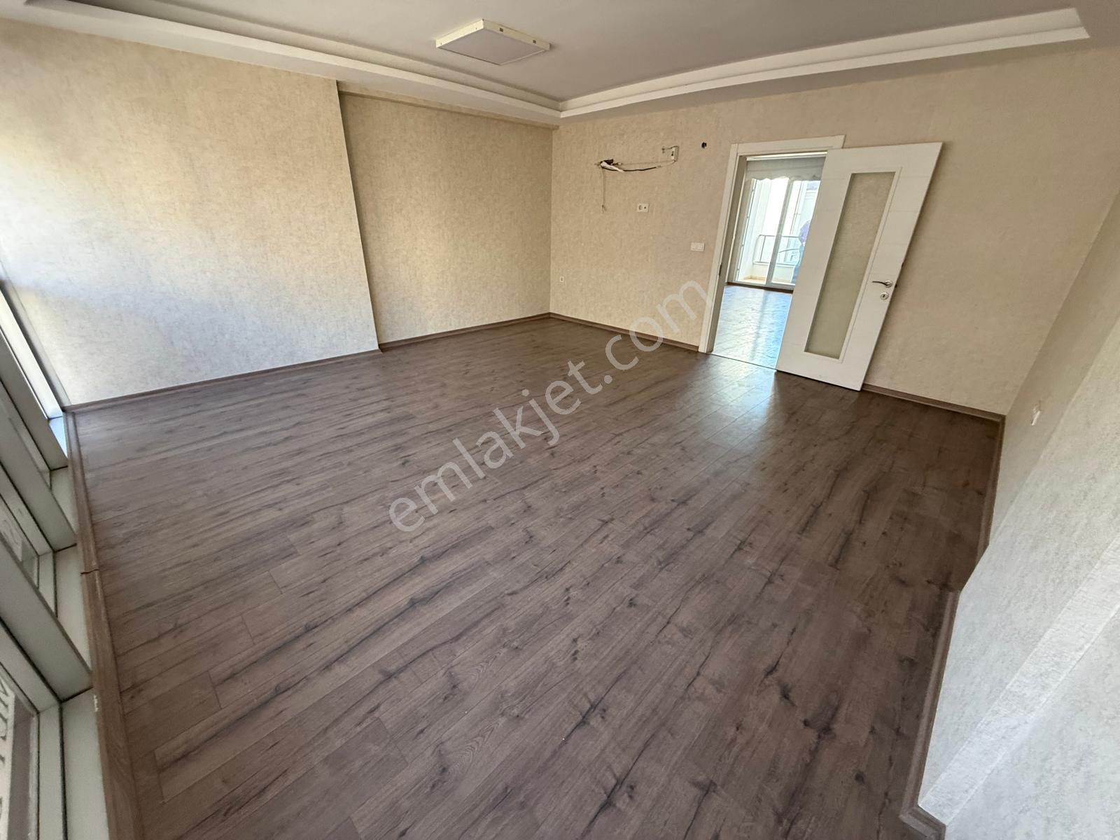 Bal Gayrimenkul-atatürk Caddesi Üzerinde Geniş 1+1 Ofis & Büro - Görsel 2
