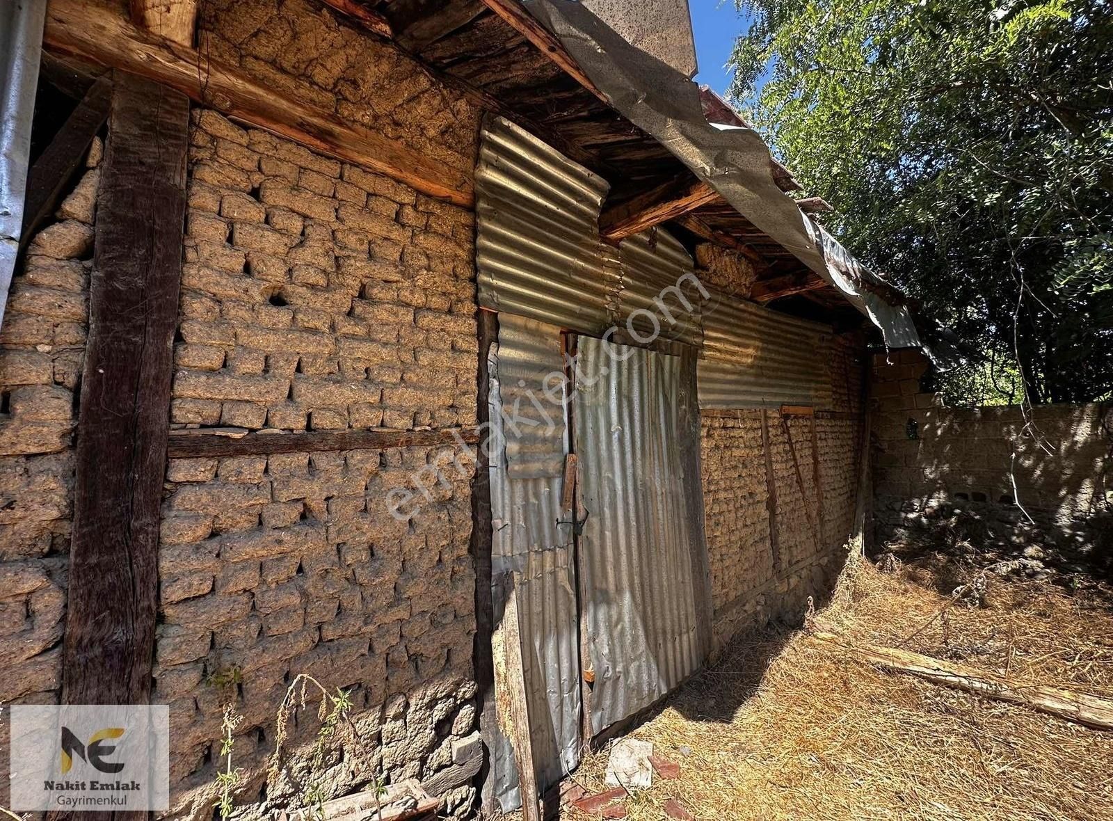 Kyenice'de Kerpiç Depo Ve Arsası 100m2 Kapalı Alan 325m2 Toplam - Görsel 8