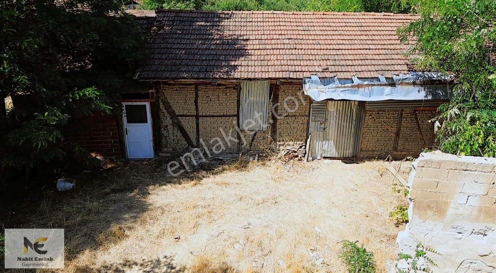 Kyenice'de Kerpiç Depo Ve Arsası 100m2 Kapalı Alan 325m2 Toplam - Görsel 24