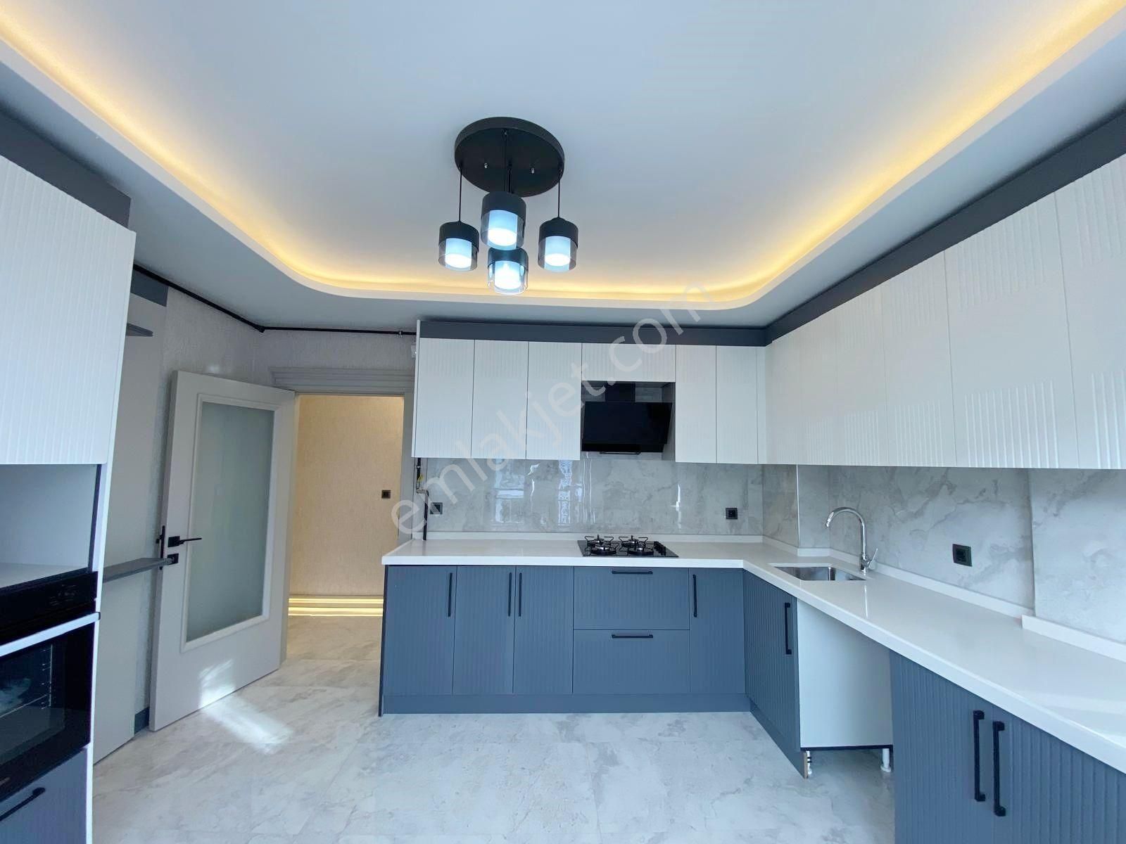 Hisarda Cadde Yakını Sıfır E.banyolu 3+1 3. Ara Kat !!! - Görsel 3