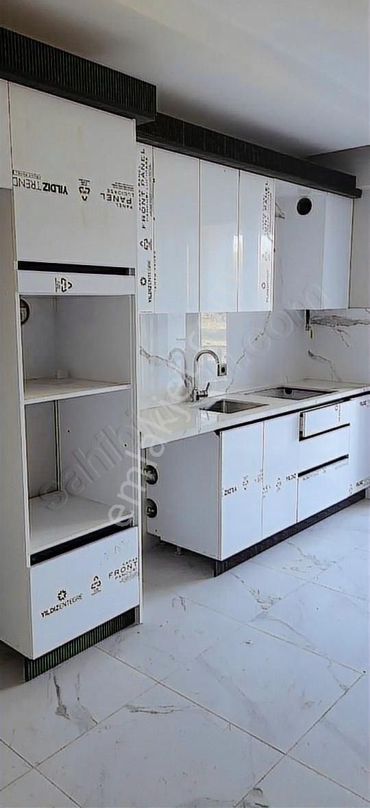 Cumhuriyet Mahallesinde Ebeveyn Banyolu Sıfır 3 Artı 1