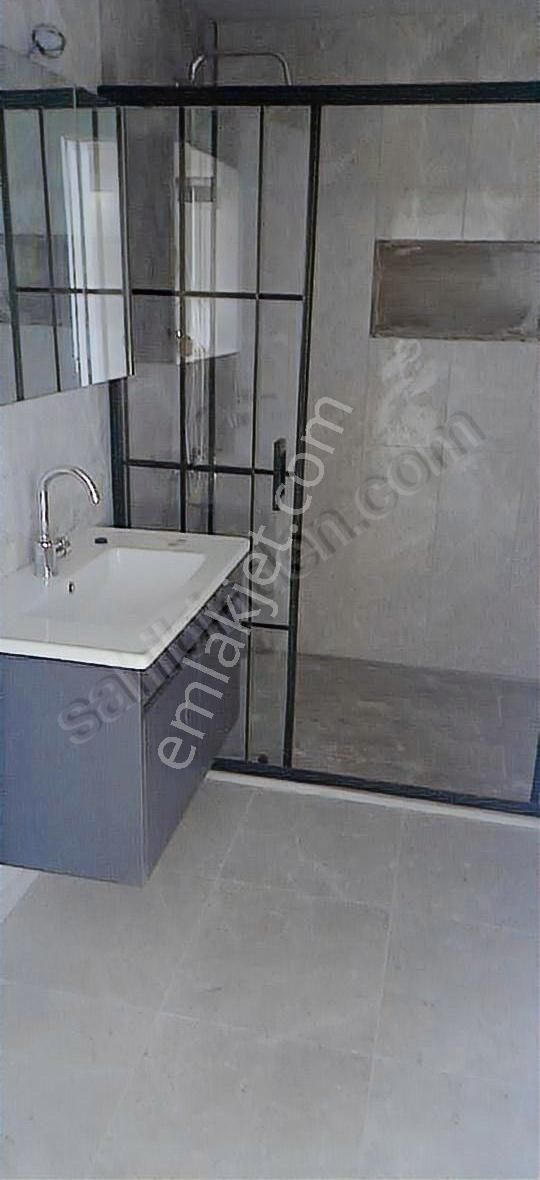 Cumhuriyet Mahallesinde Ebeveyn Banyolu Sıfır 3 Artı 1 - Görsel 12