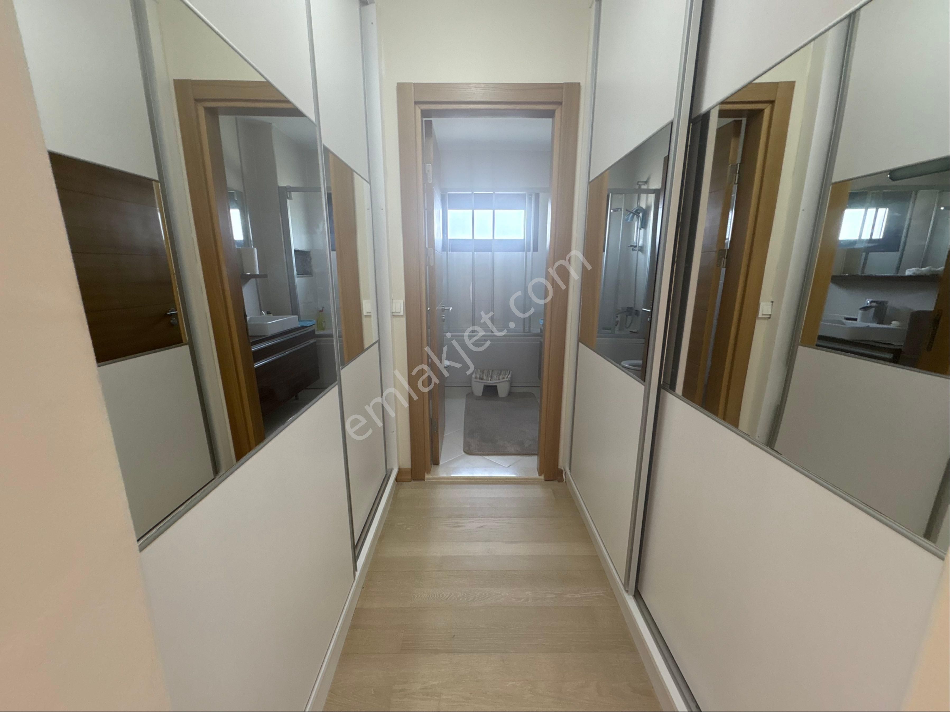 Güzelbahçe Çamlı Deniz Manzaralı Dört Mevsim Konakları Sitesinde Muhteşem 3+1 Kiralık Villa. - Görsel 5