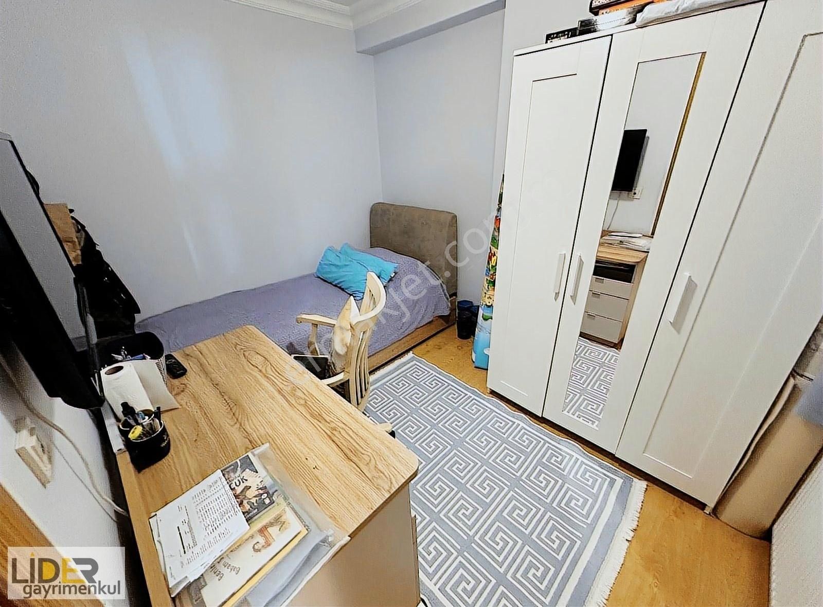 Lider'den Küçükyalı Merkezde Marmaraya Yakın Öncephe 3.kat 3+1