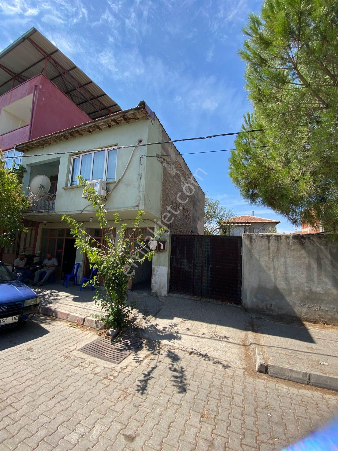 Medar Mah. İki Dükkan Bir Ev Satılık (emin'den)