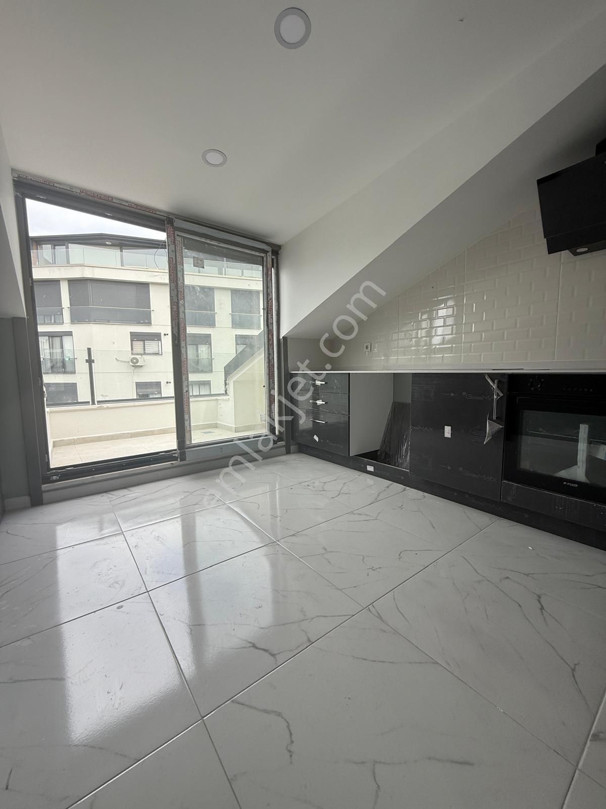 Üsküdar Salacak'ta Deniz Manzaralı Dubleks - Görsel 21