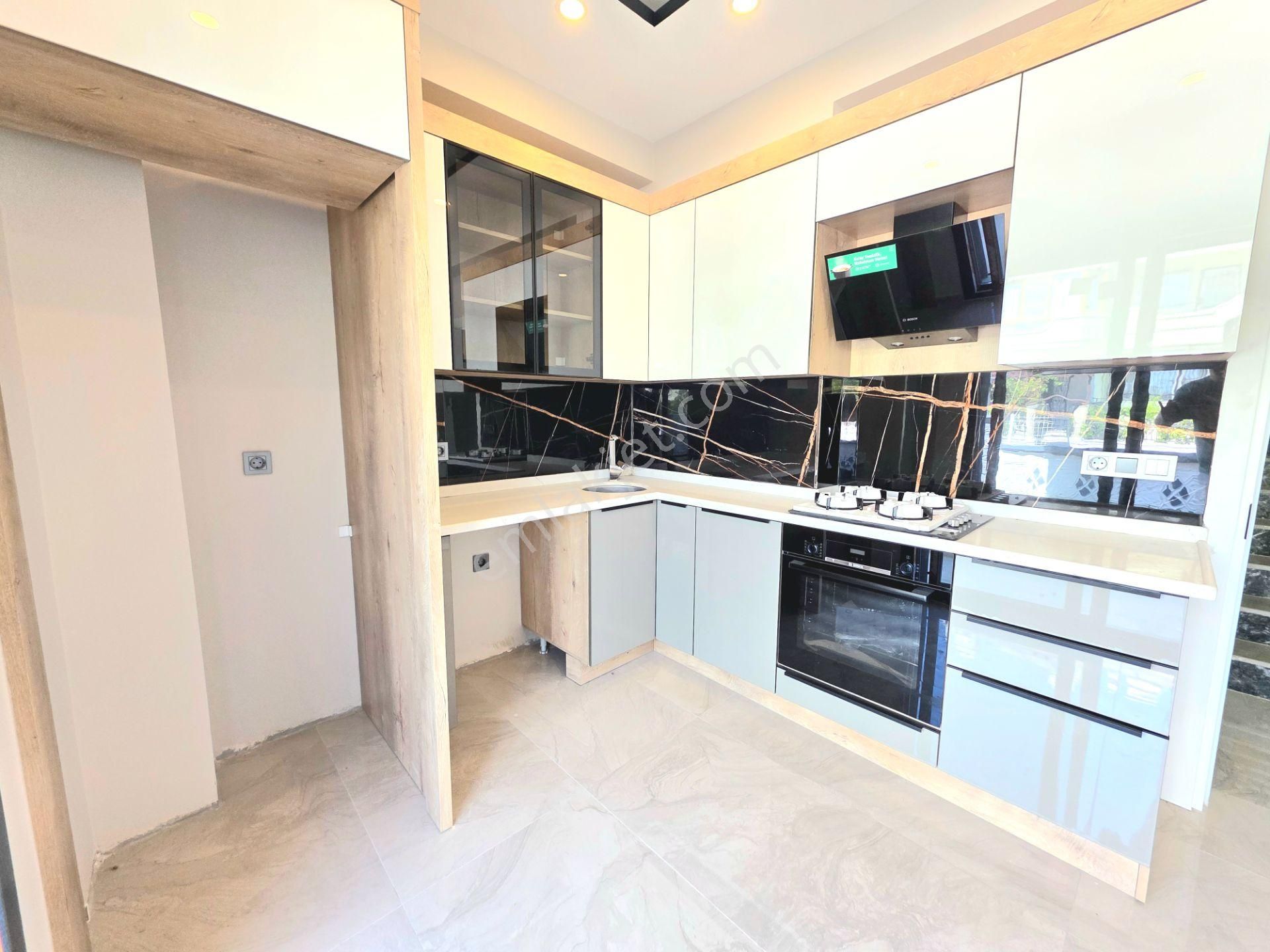 Vahdet'ten Atınolk'ta Müstakil Bahçeli Süper Manzaralı 3+1 Villa - Görsel 14