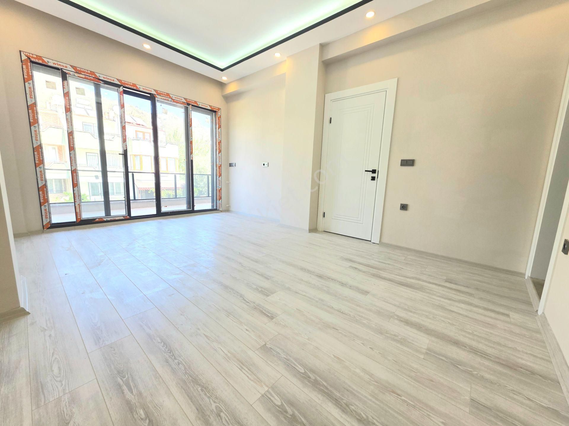 Vahdet'ten Atınolk'ta Müstakil Bahçeli Süper Manzaralı 3+1 Villa - Görsel 24