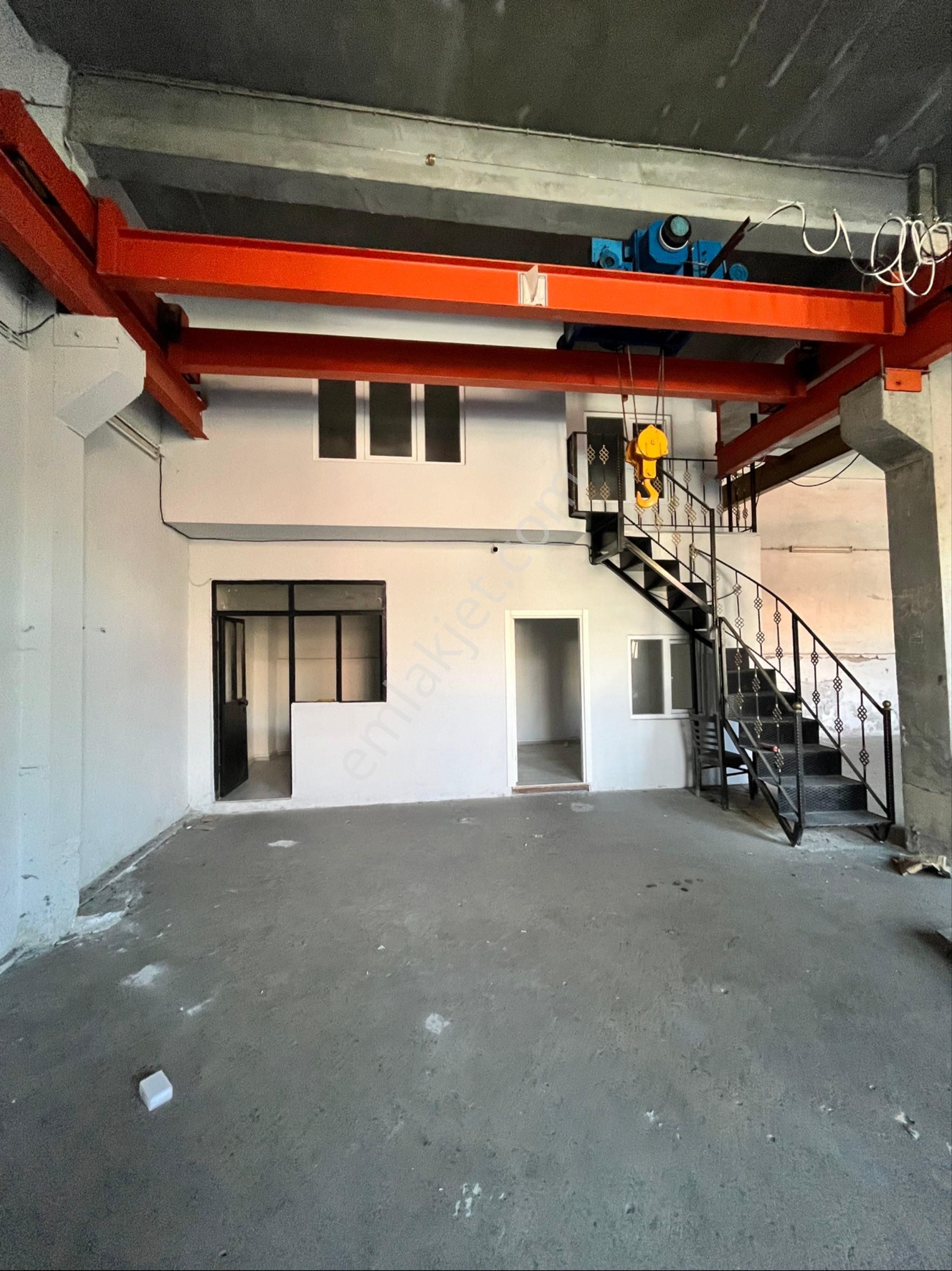 İkitelli Organize 220m2 6m Tavan Yüksekliği Metroya Yürüme Mesafesinde - Görsel 5