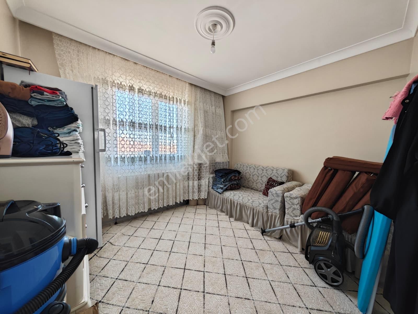 Başak'ta Asansörlü Geniş Yapılı 3+1 Katta Satılık Daire !! - Görsel 13