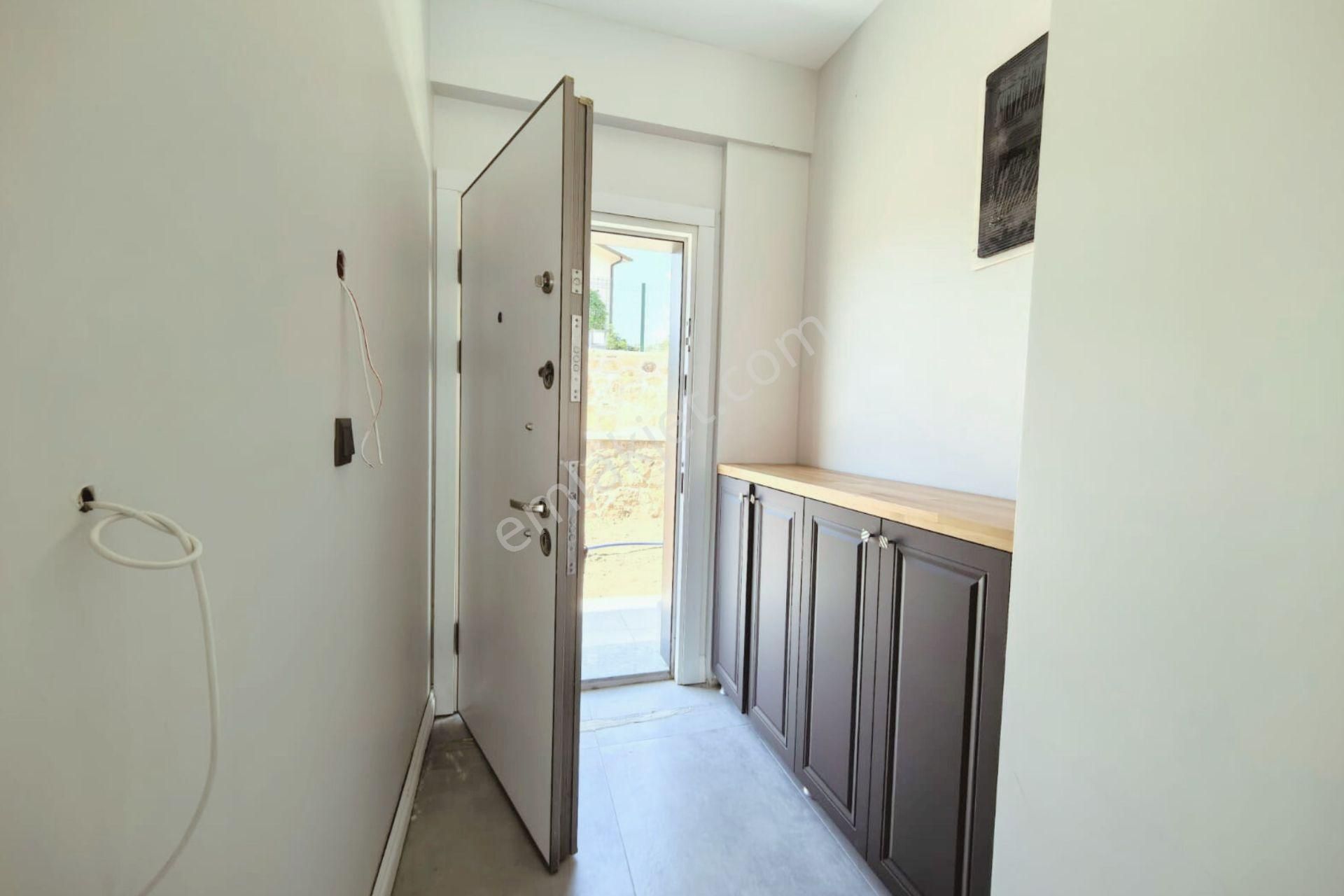 Foça'ya 8 Km Mesafede Havuzlu Müstakil 4+1 Villa - Görsel 5