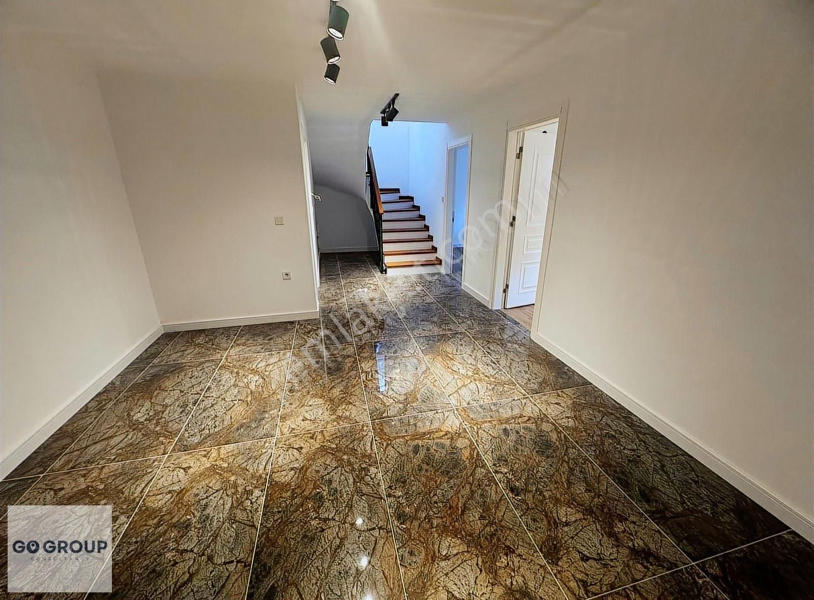 Urla Bademler Havuzlu 5+2 Müstakil Tripleks Villa - Görsel 5