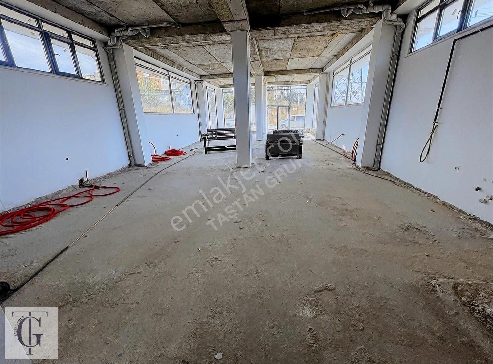 Taştan Grup'tan Hadımköy Mahallesinde 3 Katlı Kiralık Dükkan - Görsel 14