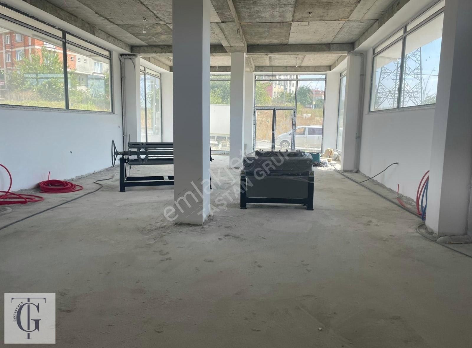 Taştan Grup'tan Hadımköy Mahallesinde 3 Katlı Kiralık Dükkan - Görsel 5