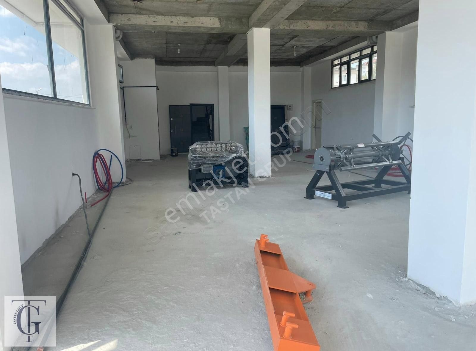 Taştan Grup'tan Hadımköy Mahallesinde 3 Katlı Kiralık Dükkan - Görsel 12