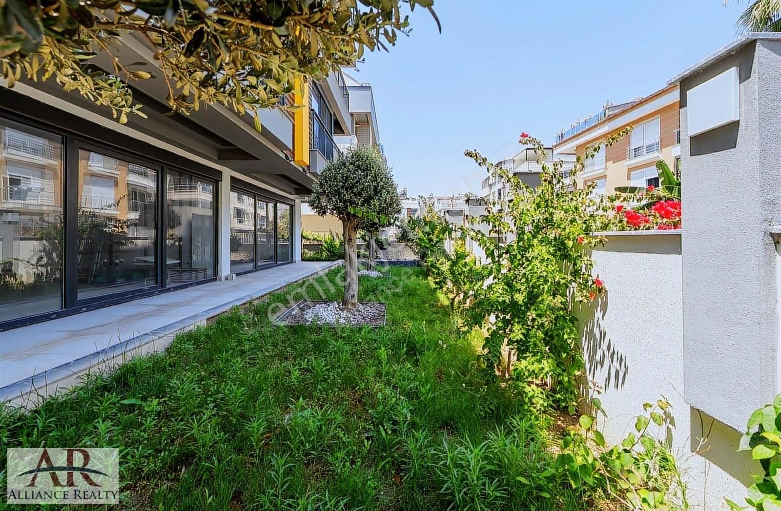 Güzeloba'da Şık,konforlu 2+1 Ayrı Mutfak,2 Banyo Ve 3 Cepheli - Görsel 17