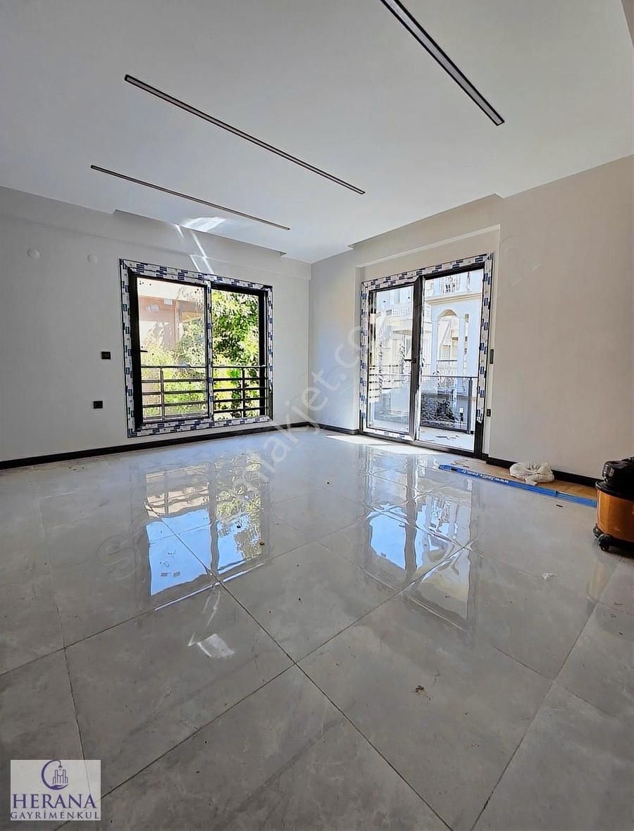 Denize 50m. Lüks Arakat 1+1 Satılık Daire