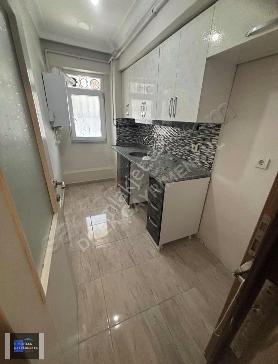 Maslak Cesme Cad Uzerinde Kiralik 1+1 Yenı Bına