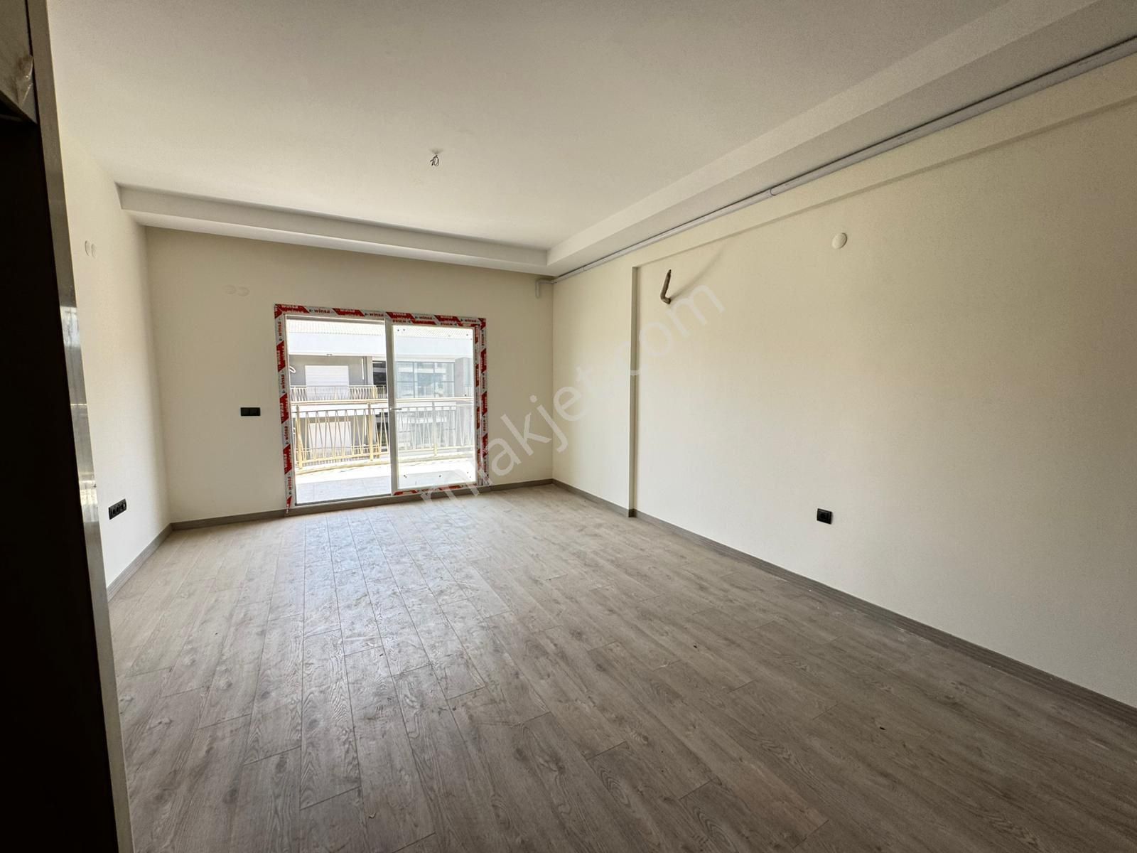 Kuşadası Değirmendere Bölgesi’nde Harika Site İçerisinde Ara Kat 2 + 1 Daire - Görsel 22