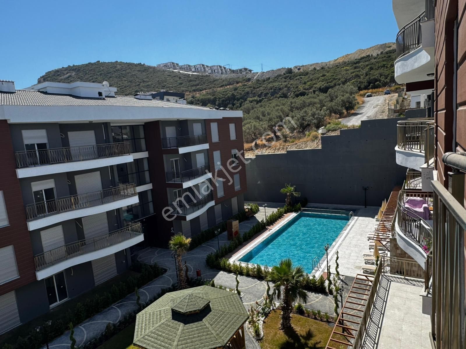 Kuşadası Değirmendere Bölgesi’nde Harika Site İçerisinde Ara Kat 2 + 1 Daire - Görsel 3