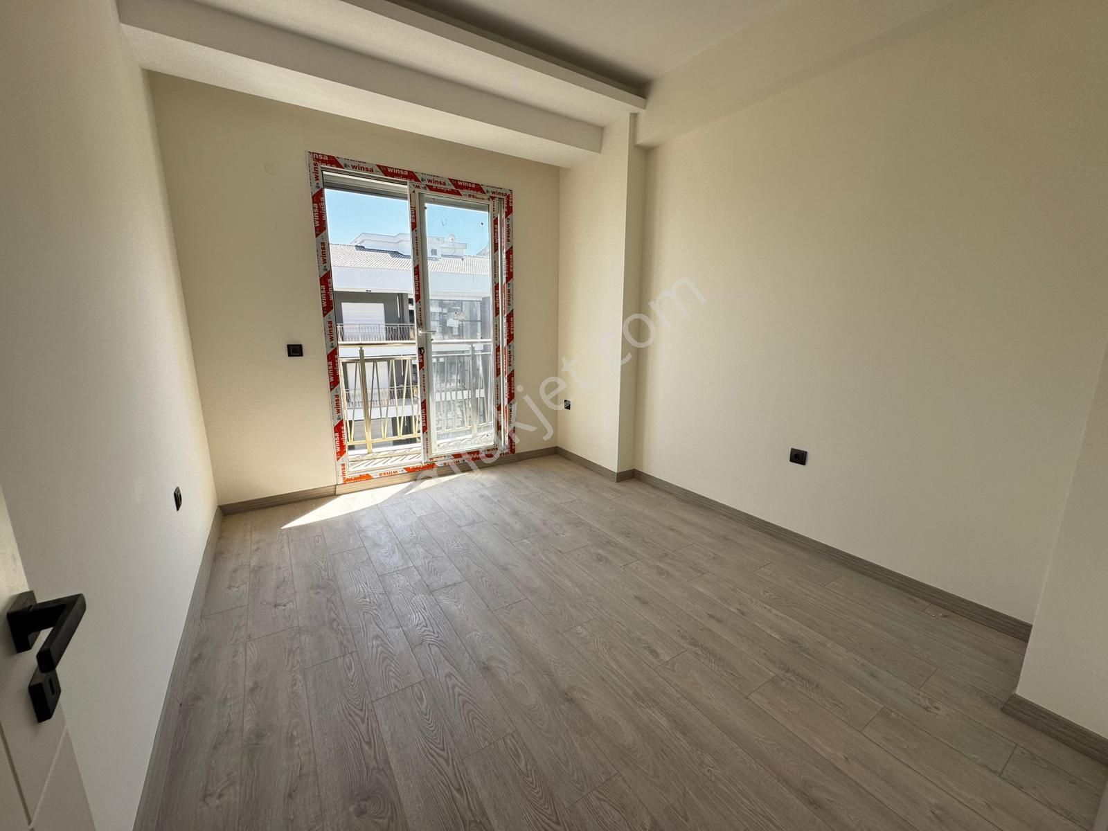 Kuşadası Değirmendere Bölgesi’nde Harika Site İçerisinde Ara Kat 2 + 1 Daire - Görsel 21