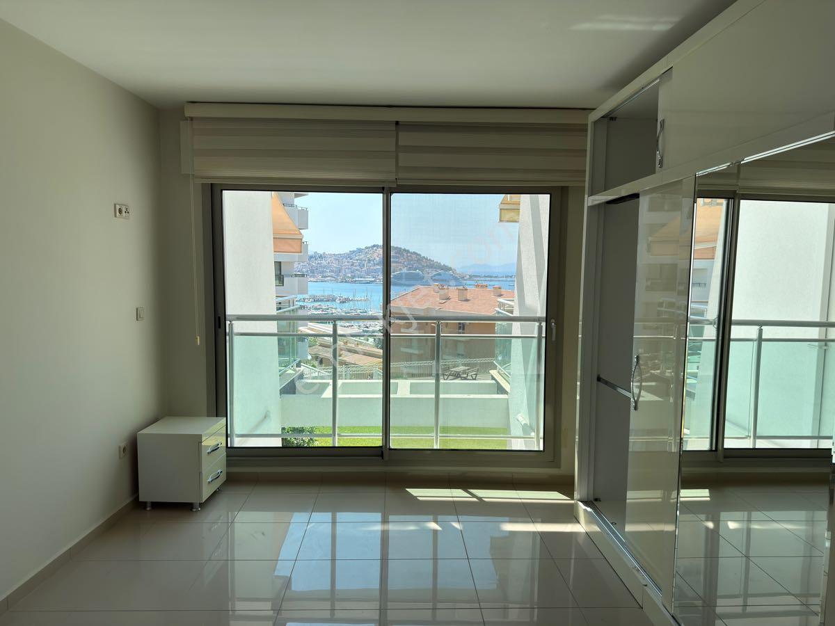 Kuşadası Merkezde Marina Bölgesinde Pine City’de Deniz Manzaralı Daire - Görsel 25