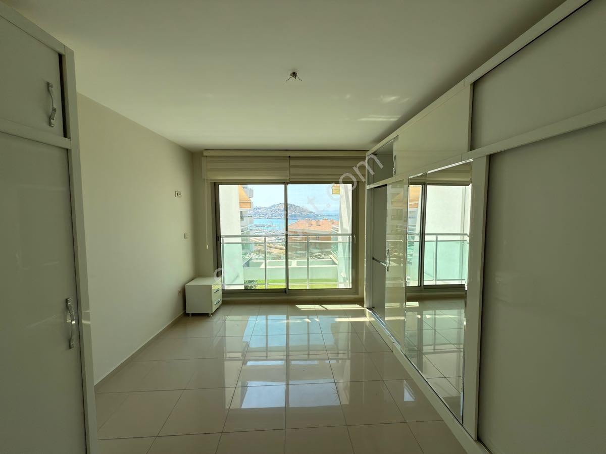 Kuşadası Merkezde Marina Bölgesinde Pine City’de Deniz Manzaralı Daire - Görsel 27