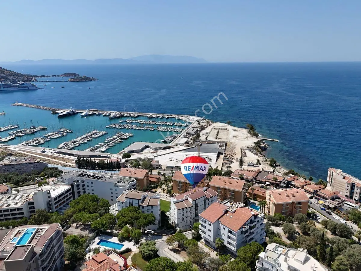 Kuşadası Merkezde Marina Bölgesinde Pine City’de Deniz Manzaralı Daire - Görsel 4